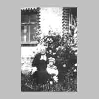 036-0007 Auguste Potzuweit mit Enkelin Edith.jpg